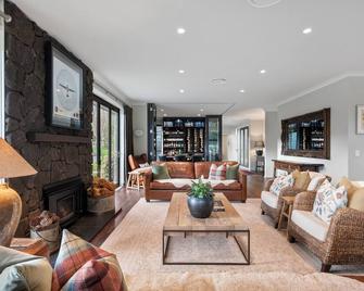 Kaitahi - Luxury Lodge - Palmerston North - Living room