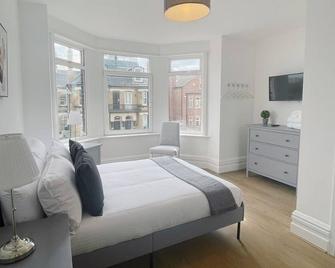 Pearl House - Delightful 3-4 Bedroom Coastal Getaway - Gorleston-on-Sea - Bedroom