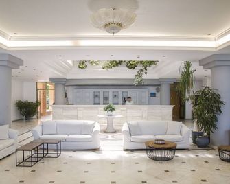 Samaina Inn - Karlovasi - Lobby