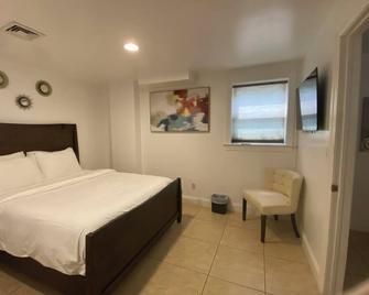 Lovely Basement with 2 Bedrooms and Kitchen - Huntington - Habitación