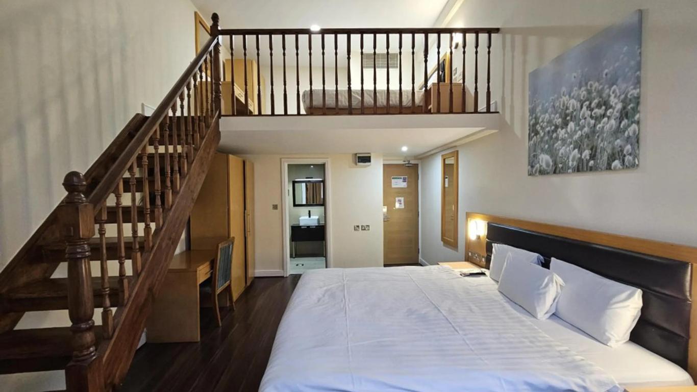 Cromwell International Hotel