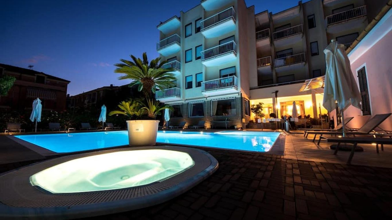 هوتل سبلينديد