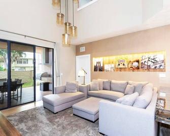 Stunning 4 Bd Close to Disney @ Magic Village Resort 7537 - Orlando - Living room