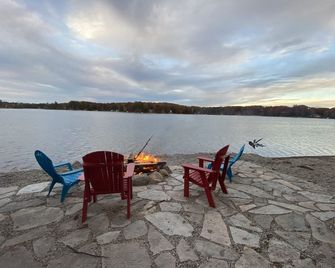 Traverse City @ Rennie Lake Idyllic Lakefront Retreat Cc49 Perfect - Traverse City - Patio