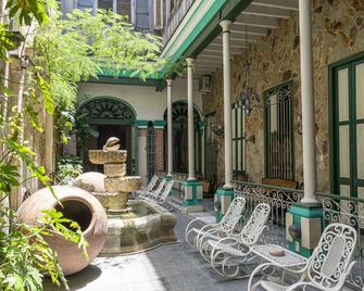 David Junior - La Habana - Patio