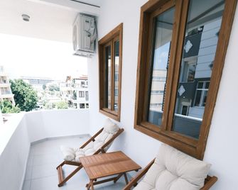 Nephos Beach Hotel - Side - Balcon