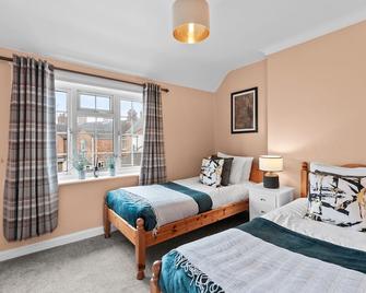 Perfect Home near Cotswolds - Sleeps 6 - Worcester - Bedroom