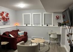 Exquisite Cozy Suite/full amenities in Kensington - Saskatoon - Living room