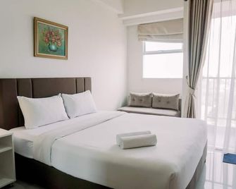 Restful and Enjoy Living Studio Parkland Avenue Apartment By Travelio - Tangerang City - Bedroom