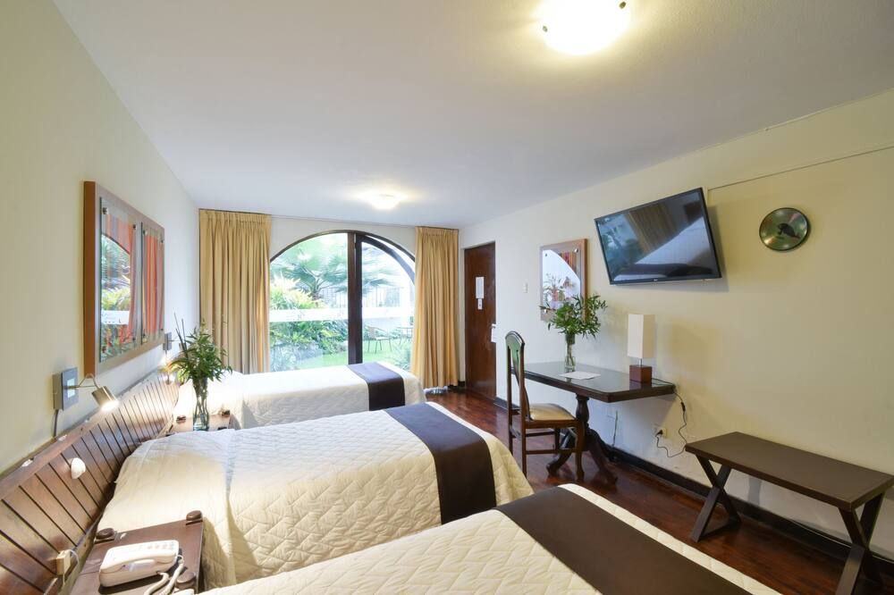Hotel Senorial thumbnail 2