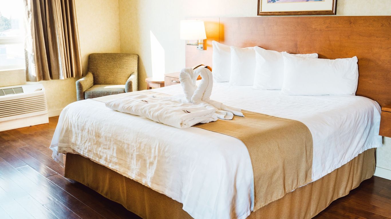 Rosslyn Inn and Suites