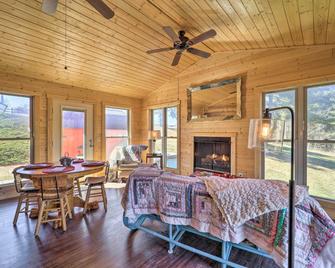 Nature Escape in Wytheville with Covered Porch! - Wytheville - Living room