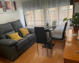 Apartamento de 1 dormitorio en buena ubicación - Albacete - Sala de estar