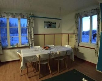 Holiday home in Sorsele with shared garden - Sorsele - Comedor