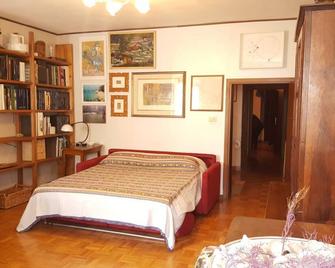 Amazing Historical Country House - Pozzolengo - Bedroom