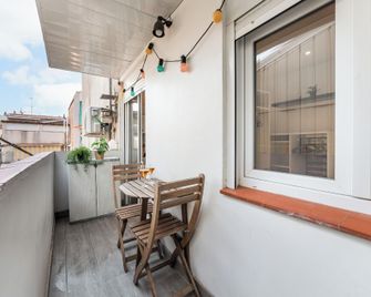 Feel Welcome Barcelona Smart Flat - Cornellà de Llobregat - Balkón