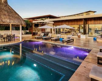 Ultra Exclusive Beachfront Villa Just Steps from the Sand with Butler Included - San José del Cabo - Pool