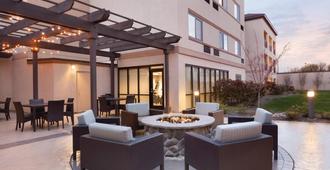 Courtyard by Marriott Charlotte Airport North - Charlotte - Patio