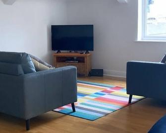 3-bedroom apartment in wonderful Athy with WiFi - Athy - Wohnzimmer