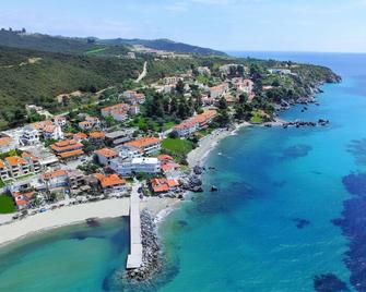 Xenios Loutra Village Beach Hotel - Loutra - Spiaggia