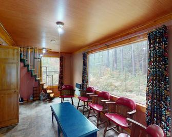 Base camp for family adventures in the North Cascades - Marblemount - Lounge