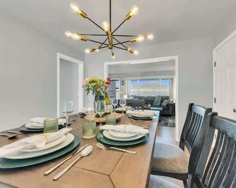 3 Blocks to Bay + Boat Parking + Renovated + 3 Bd - Lynn Haven - Comedor