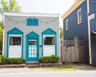 The River Cottage: 29 Main Street - Sperryville - Edificio