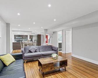 Cozy Retreat Great for Short/Long Term Stays. - Whitby - Salon