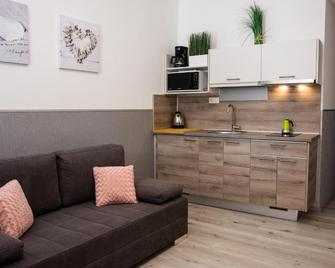Belváros Apartmanház Sopron - Ödenburg - Küche