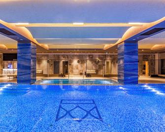 Hilton Samarkand Regency - Samarkanda - Pileta