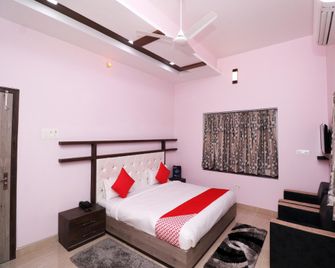 OYO 23416 Maharaja Hotel - Jaunpur - Bedroom