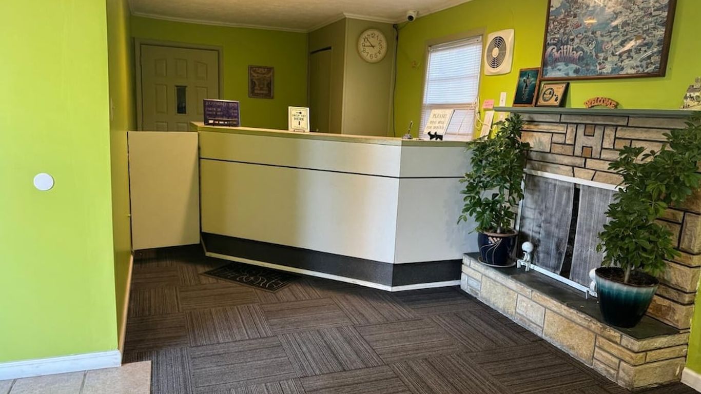 Economy Inn Cadillac MI by Hotel O