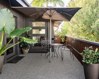 Cypress Bnb - Urangan - Building