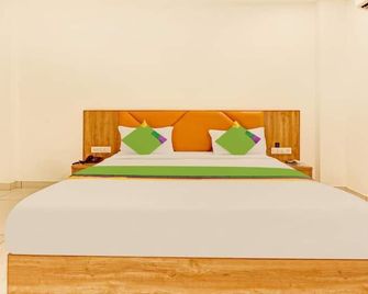 Hotel Fun Regency - Dasāda - Bedroom