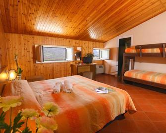 Hotel Holidays - Villetta Barrea - Bedroom