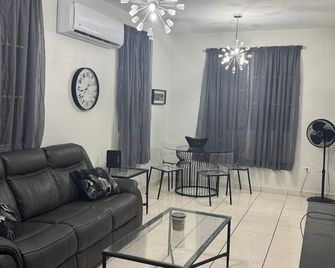 Pooled 3-bedroom house with fitness equipment , WiFi in Yabucoa. Near beach - Yabucoa - Кухня