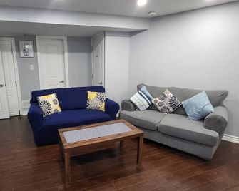 Tranquil 1-bedroom apartment (Mars) near Thermea Spa Whitby - Whitby - Wohnzimmer