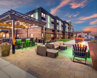 Holiday Inn & Suites St. Cloud By IHG - St. Cloud - Rakennus