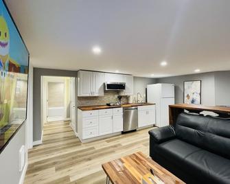 Green Lake 1st Line Home C Full Modern Remodeled - Seattle - Kitchen