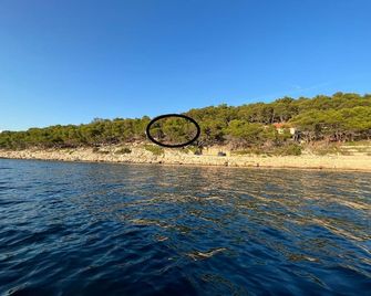 Apartment By The Sea Zirje With Private - Žirje - Playa