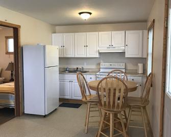 Rainy River - Lake of the Woods Cabin Getaway - Baudette - Kitchen