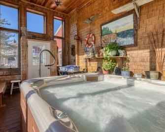 19 Acadia Lodge Sleeps 4 Open Hearth Inn - Trenton