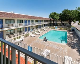 Motel 6 Del Rio, TX - Del Rio - Zwembad