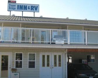 Fraser Bridge Inn & Rv Park - Quesnel - Byggnad
