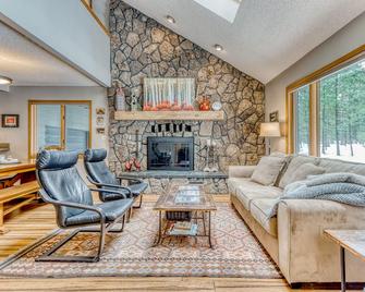 Black Butte Gem - Black Butte Ranch - Living room