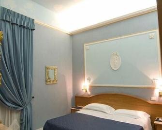 Hotel Alba - Pescara - Camera da letto