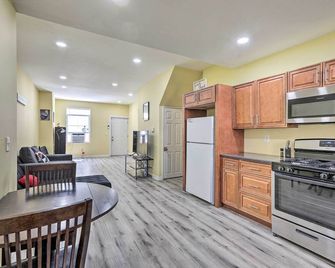 Philly Townhome with Gas Grill about 5 Mi to Dtwn! - Philadelphia - Kitchen
