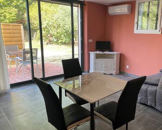 Peaceful and friendly - Gargas - Dining room