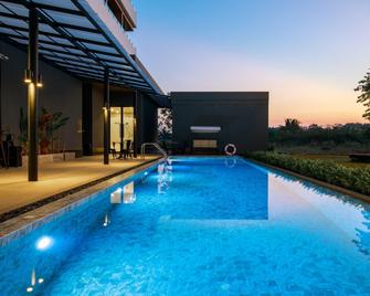 Hotel Scarlett - Nakhon Si Thammarat - Pool