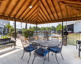 Comfort Suites Kingwood Houston North - Humble - Πισίνα